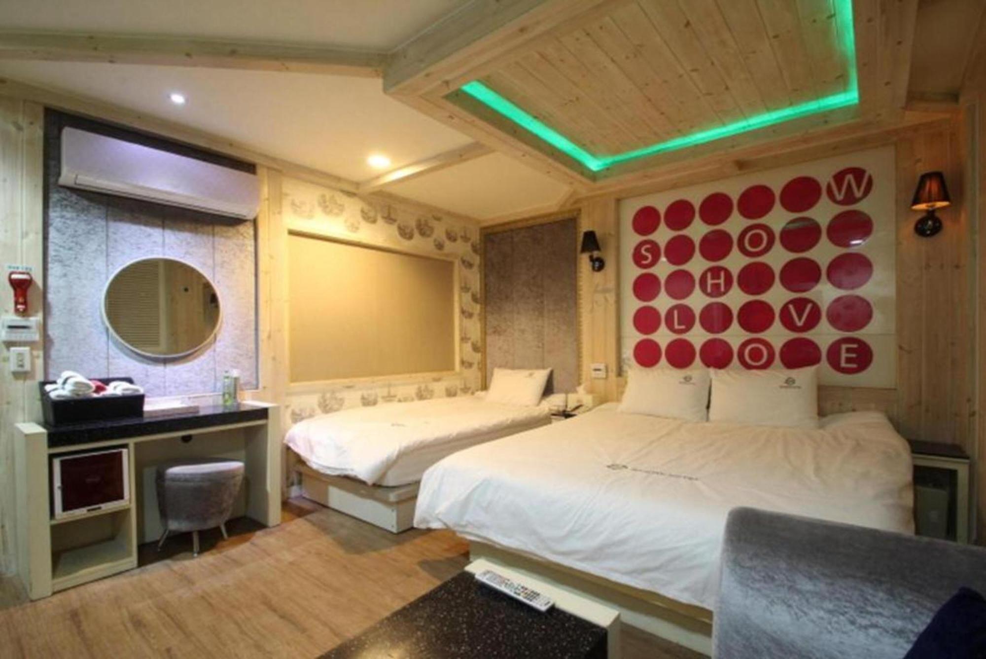 Show Hotel Haeundae Pusan Zewnętrze zdjęcie